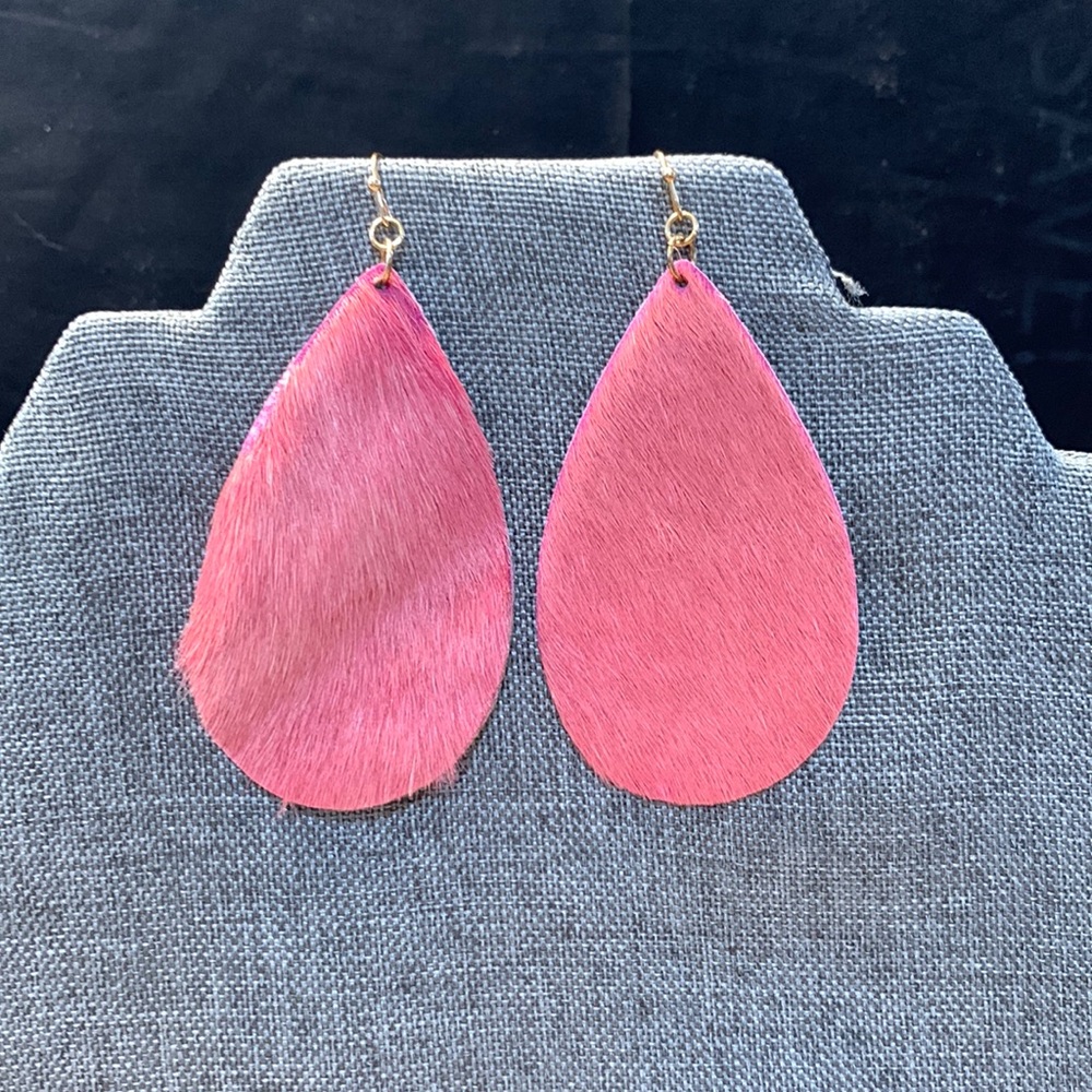 Pink 💗 faux fur drop earrings (E126)